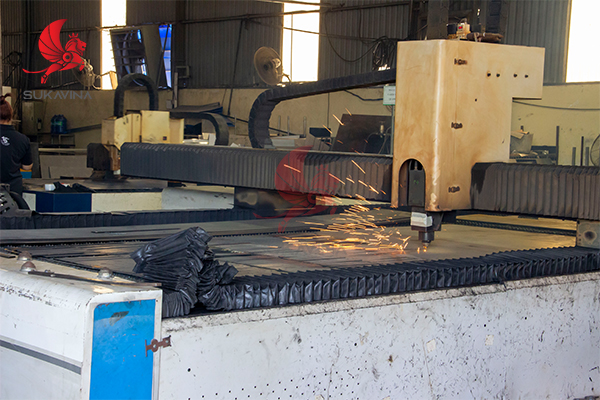 Gia công kim loại tấm bằng laser CNC gia-cong-kim-loai-tam.jpg (254 KB)